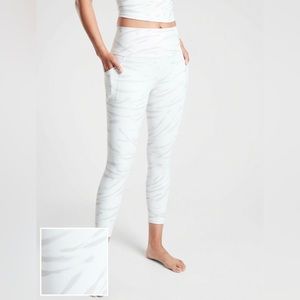 Athleta Salutation Stash Pocket II Zebra 7/8 Tight